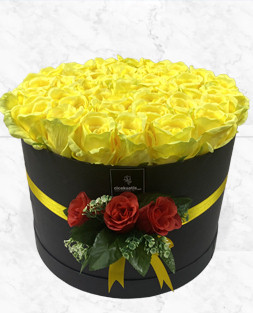 Kutuda Sarı Yapay Güller